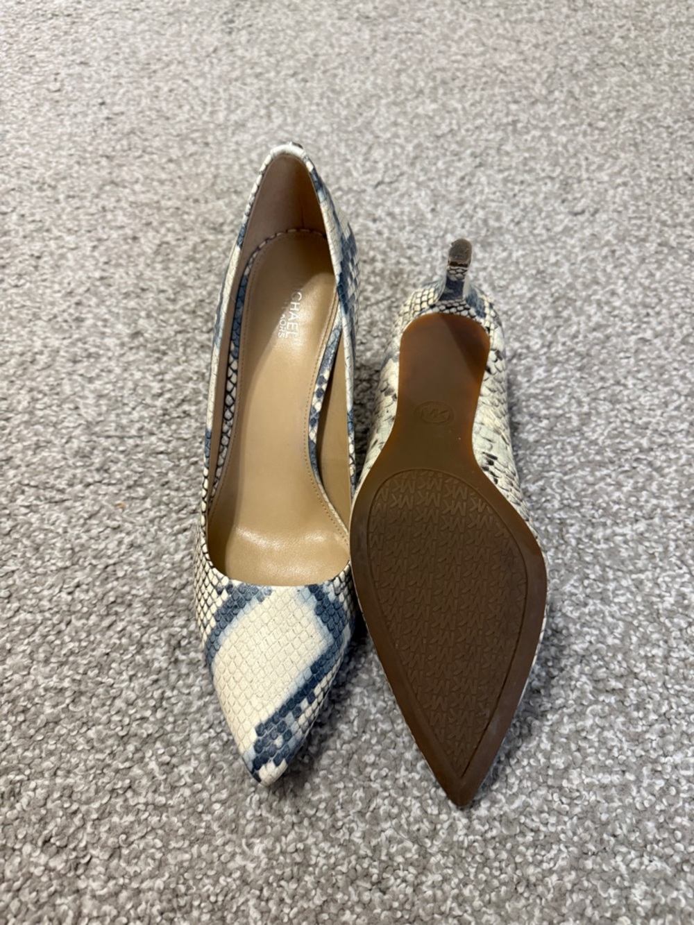 Michael Kors Blue and Cream Snake-Print Pointed Pumps-9M - Very good condition! - Picture 5 of 7